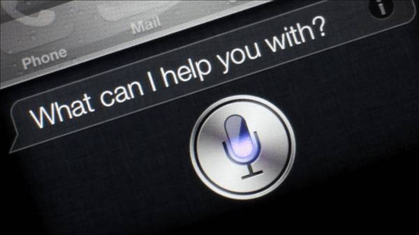8. Siri

Siri de iOS 8'le güzel bir güncelleme alıyor. Siri artık her an sesimizi duymaya hazır. Ona belirlenen birkaç anahtar kelimeyi söylediğimizde hemen arama moduna geçebiliyor. Ayrıca Siri'ye Shazam şarkı bulma özelliği ve 22 dil desteği geldi.