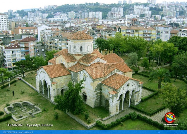 Türk Hava Kurumu''nun (THK) havacı bir gençlik yetiştirmek, göklerin engin maviliklerini hedefleyen bireylere sahip olmak amacıyla 2007 yılında başlattığı ''Gökyüzünden Türkiye Manzaraları'' fotoğraf sergisinin çekimleri 2010 yılına kadar sürdü.