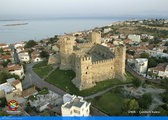 Türk Hava Kurumu''nun (THK) havacı bir gençlik yetiştirmek, göklerin engin maviliklerini hedefleyen bireylere sahip olmak amacıyla 2007 yılında başlattığı ''Gökyüzünden Türkiye Manzaraları'' fotoğraf sergisinin çekimleri 2010 yılına kadar sürdü.