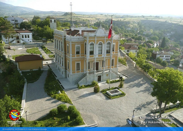 Türk Hava Kurumu''nun (THK) havacı bir gençlik yetiştirmek, göklerin engin maviliklerini hedefleyen bireylere sahip olmak amacıyla 2007 yılında başlattığı ''Gökyüzünden Türkiye Manzaraları'' fotoğraf sergisinin çekimleri 2010 yılına kadar sürdü.