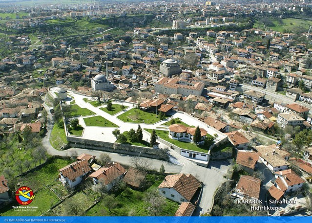 Türk Hava Kurumu''nun (THK) havacı bir gençlik yetiştirmek, göklerin engin maviliklerini hedefleyen bireylere sahip olmak amacıyla 2007 yılında başlattığı ''Gökyüzünden Türkiye Manzaraları'' fotoğraf sergisinin çekimleri 2010 yılına kadar sürdü.