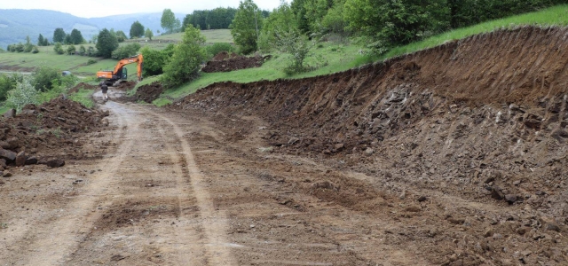 16 KM’LİK KARAÇAL-GÖKÇEBAYIR BAĞLANTI YOLU GENİŞLETİLİYOR