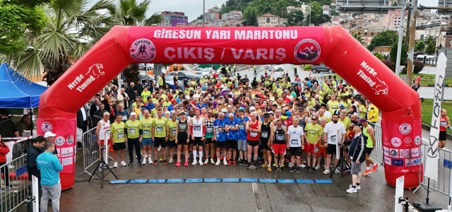 21 kilometrelik 7.Runkerasus Giresun Yarı Maratonu koşuldu