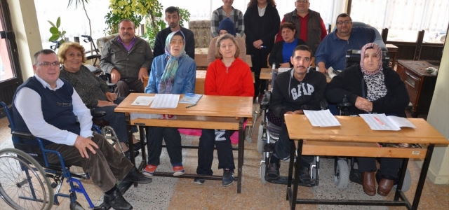 Bafra Sakatlar Derneği'nden okuma yazma kursu