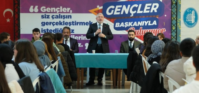 Başkan Aşgın, gençlerle buluştu