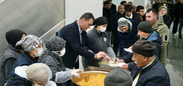 Başkan Köse İlk Orucunu Vatandaşlarla Aynı Sofrada Açtı