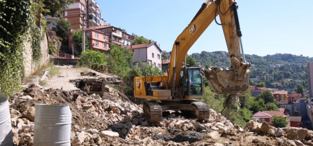 Başkan Yol Yapım Çalışmalarını Yerinde İnceledi