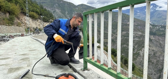 Belediye Başkanı Erdem, Şehirde Devam Eden Fen İşleri Çalışmalarını Yerinde İnceledi