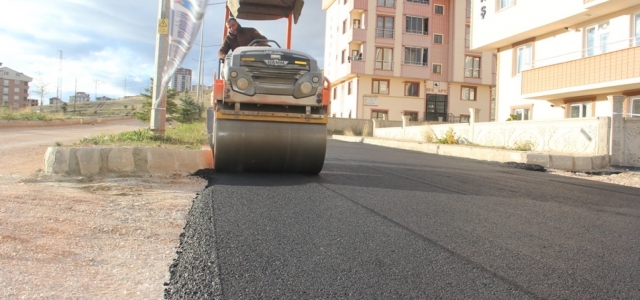 Birçok mahallede asfalt faaliyetleri devam ediyor