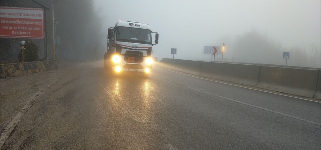 Bolu Dağı'nda sis ve yağmur etkili oluyor