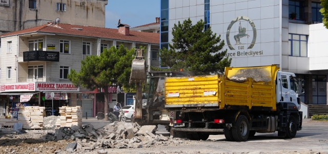 Cedidiye Kent Meydanı Projesi’nde yeni bir aşamaya geçildi