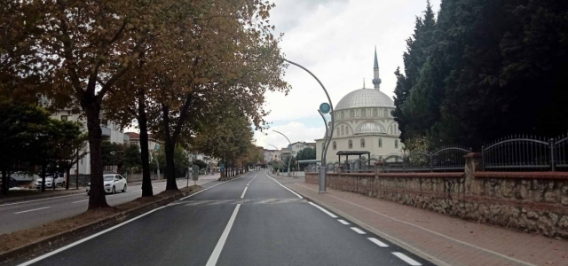 Derince Ertuğrul Gazi Caddesi’nde yol çizgileri çizildi