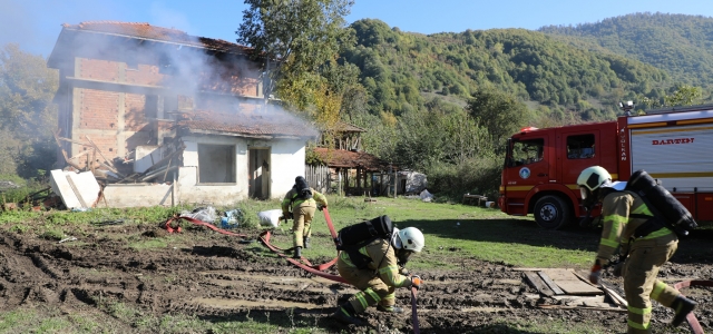 İtfaiye Ekipleri Saha Tatbikatında Görev Başında