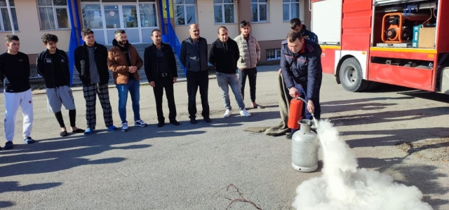 İtfaiye Müdürlüğü Ekipleri Yangın Tatbikat Ve Eğitimlerine Devam Ediyor