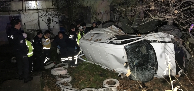 Karabük'te bir evin bahçesine düşen kamyonetteki iki kişi yaralandı