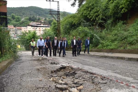 Karabük'te selin izlerini silmek için başlatılan çalışmalar bayramda da sürüyor