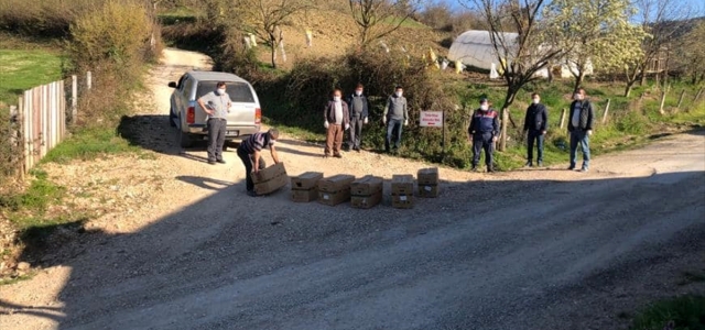 Karantinadaki mahallelere gıda yardımı yapıldı