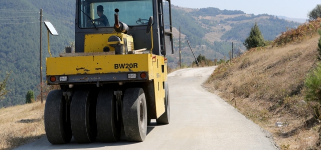 Karasu ve Kocaali ilçelerine 46 kilometre beton yol yapılacak