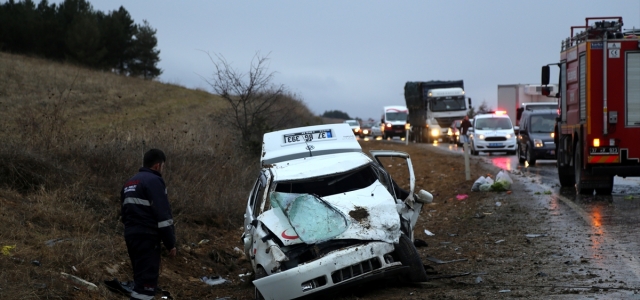 Kastamonu'da 2 otomobil çarpıştı: 1 ölü, 2 yaralı