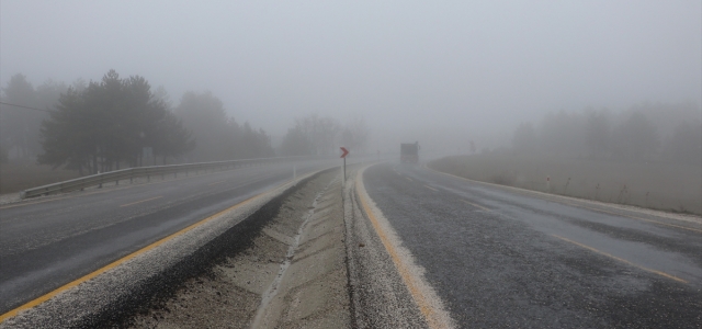 Kastamonu'da sis ulaşımda aksamalara neden oluyor