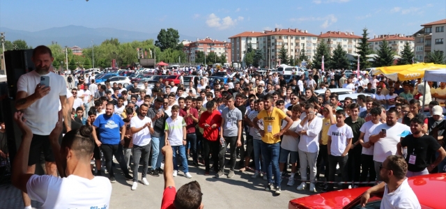 Modifiye araç tutkunları Bolu'da buluştu