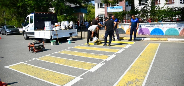 Okul Önlerindeki Yaya Geçitleri Belirgin Hale Getiriliyor