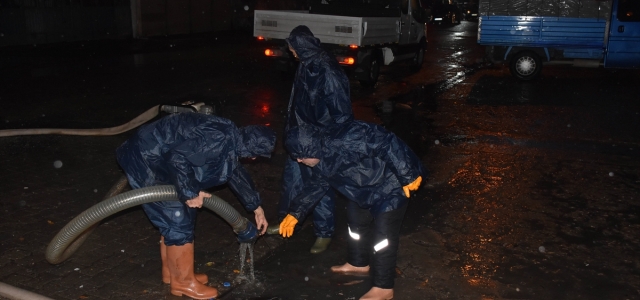 Ordu'da sağanak nedeniyle bazı iş yerlerini su bastı