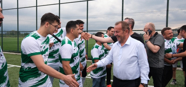 Pelitçik Köy Futbol Takım’ından forma ve plaket