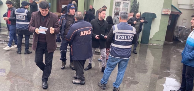 Polis ekipleri, vatandaşları dolandırıcılara karşı uyardı