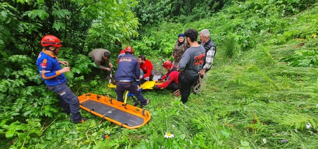 Rize'de yük taşımada kullanılan teleferikten düşen iki kişi yaralandı