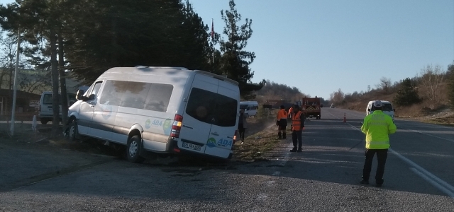 Samsun'da öğrenci servisi ağaca çarptı: 13 yaralı