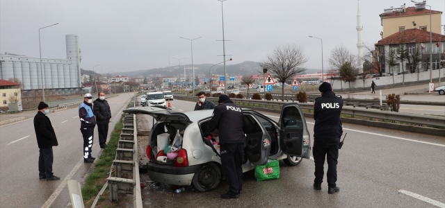 Samsun'da otomobil bariyerlere çarptı: 2 yaralı