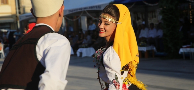 Sarımsak festivalinde ülkeler kültürlerini danslarla tanıttı