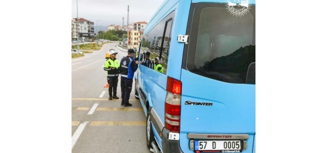 Sinop'ta Zabıta ticari araç sürücü belgelerinin kontrollerini yaptı