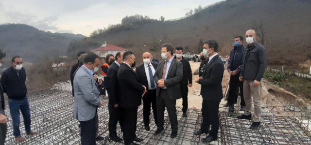 Vali Ünlü'den Giresun'da selde menfezin çöktüğü bölgeye yapılan köprüye sıkı takip