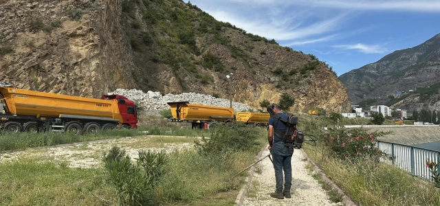 Yabani Ot Temizliği Çalışmalarına Devam Ediyor