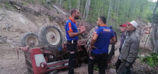 Zonguldak'ta devrilen traktörün altında kalan sürücü öldü