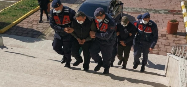 Zonguldak'ta hayvanat bahçesinden kaçırdıkları alageyiği tüfekle vurdukları iddiasıyla 2 şüpheli tutuklandı